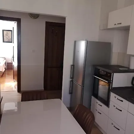 Tranquil Urban Escape Apartman