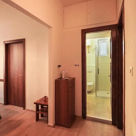 Tranquil Urban Escape Apartman