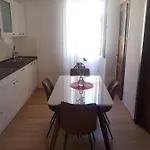 شقة Tranquil Urban Escape سبليت
