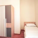 Tranquil Urban Escape سبليت