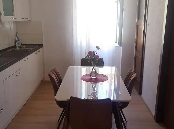 דירה Tranquil Urban Escape ספליט