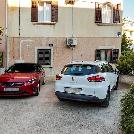 Apartment Tranquil Urban Escape