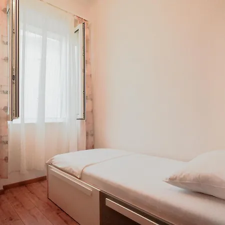 Tranquil Urban Escape Lägenhet Split